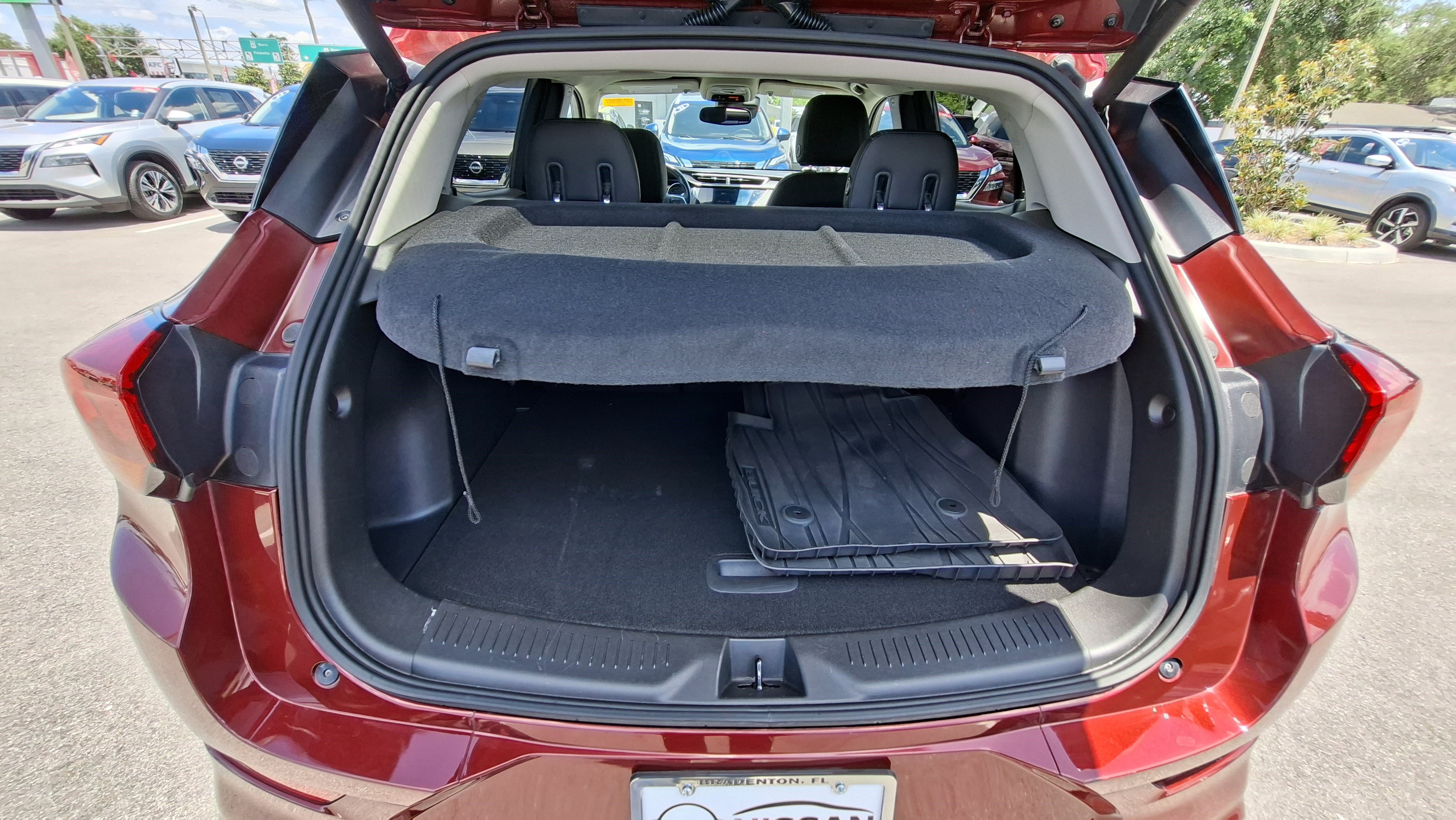 Used 2022 Buick Encore GX Essence w/ Sport Touring Package FWD image 21