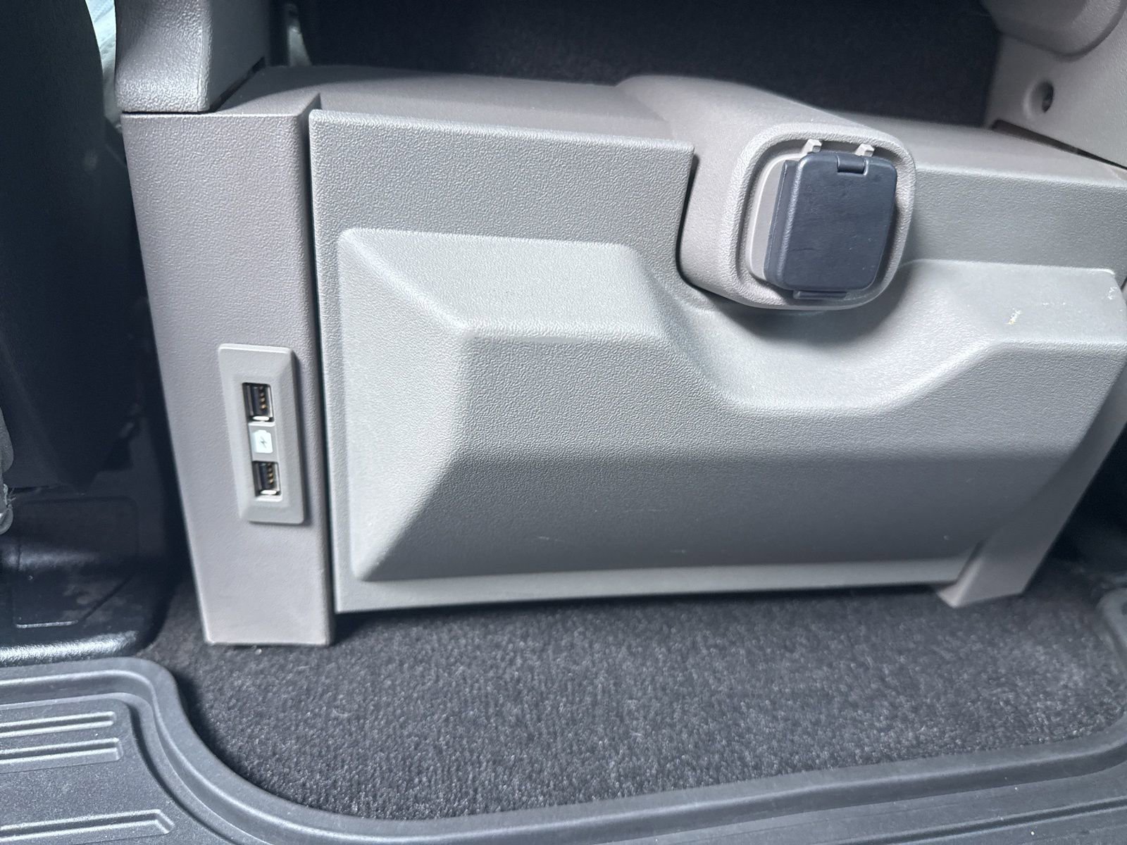 Used 2019 Ford F150 Lariat image 28