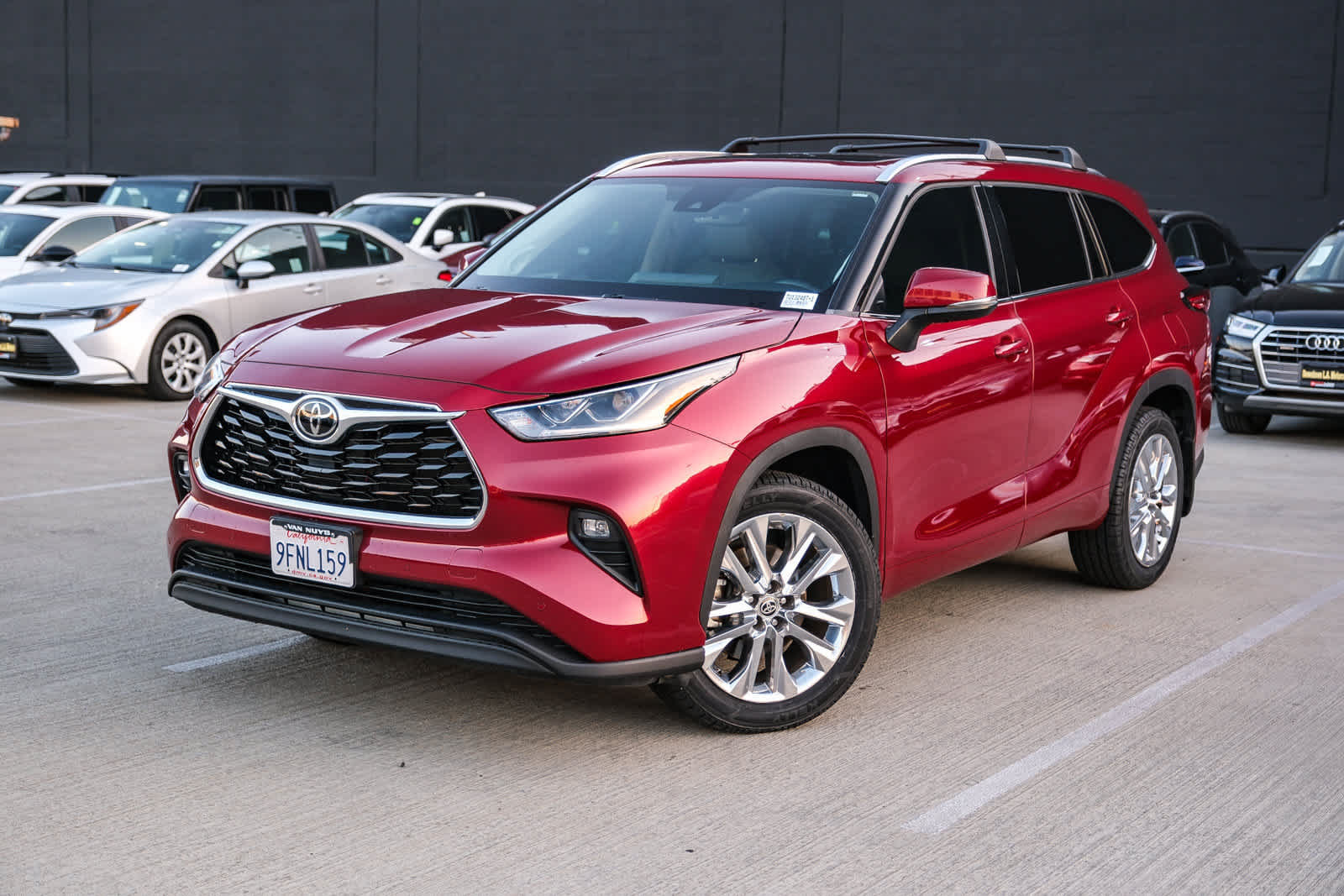 Used 2023 Toyota Highlander Limited FWD image 1