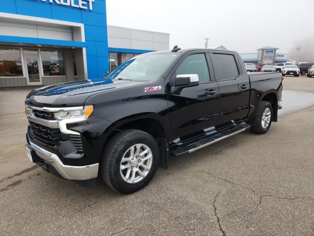 Used 2022 Chevrolet Silverado 1500 LT w/ Z71 Off-Road Package AWD/4WD image 2