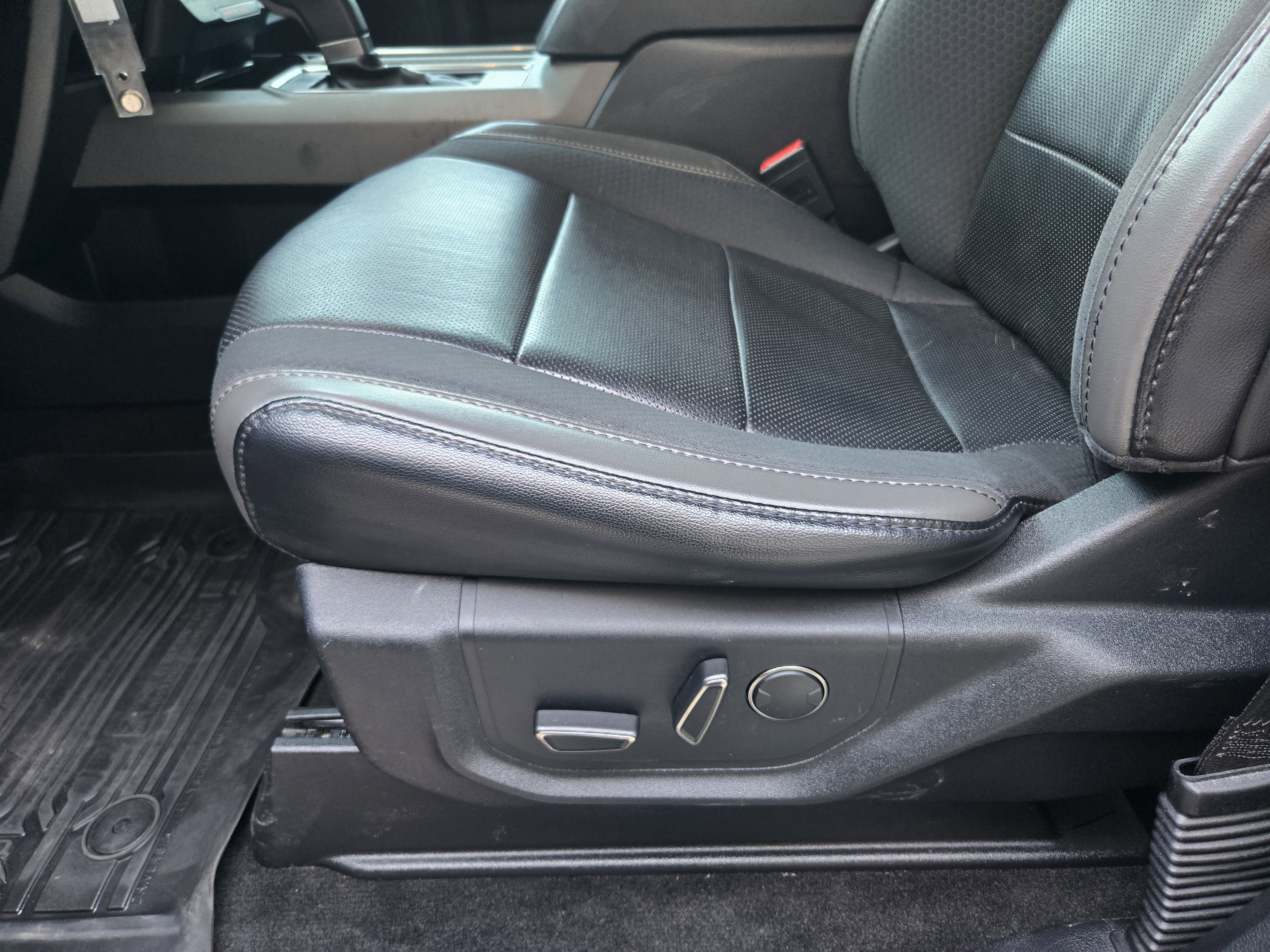 Used 2019 Ford F150 Raptor w/ Equipment Group 801A Mid image 18