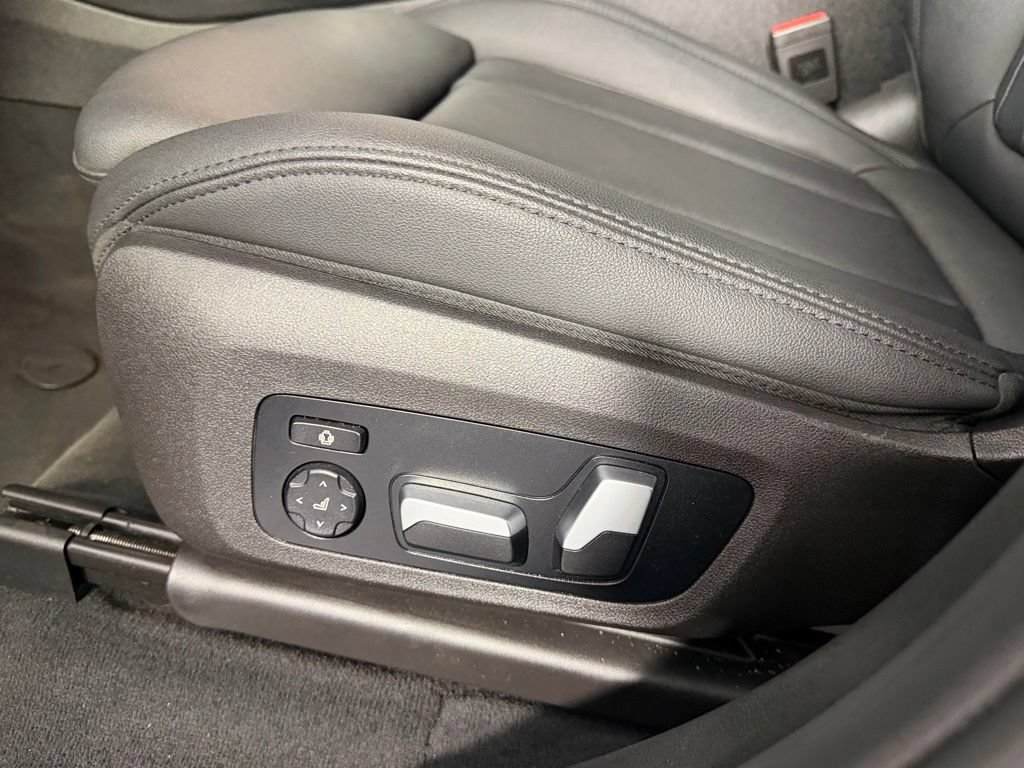Used 2021 BMW X4 xDrive30i w/ M Sport Package AWD/4WD image 24