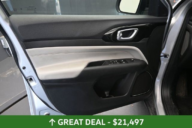 Used 2025 Jeep Compass Limited AWD/4WD image 19