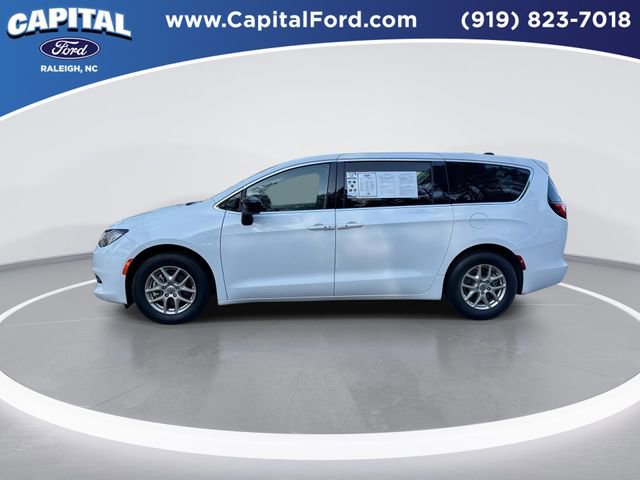 Used 2024 Chrysler Voyager LX image 5