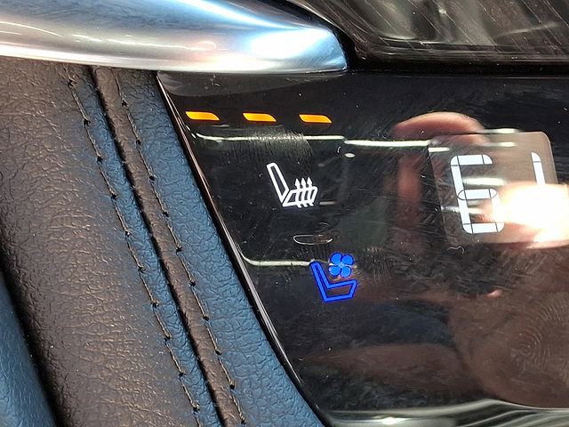 Used 2025 Cadillac XT6 Premium Luxury image 31