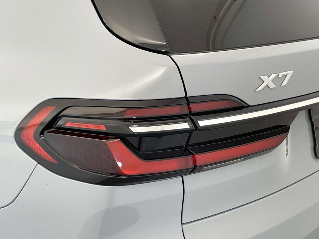 Used 2023 BMW X7 xDrive40i w/ Executive Package image 16