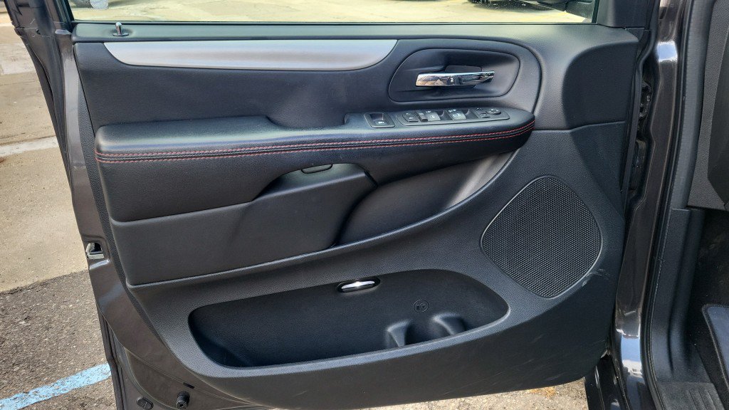 Used 2018 Dodge Grand Caravan GT FWD image 14