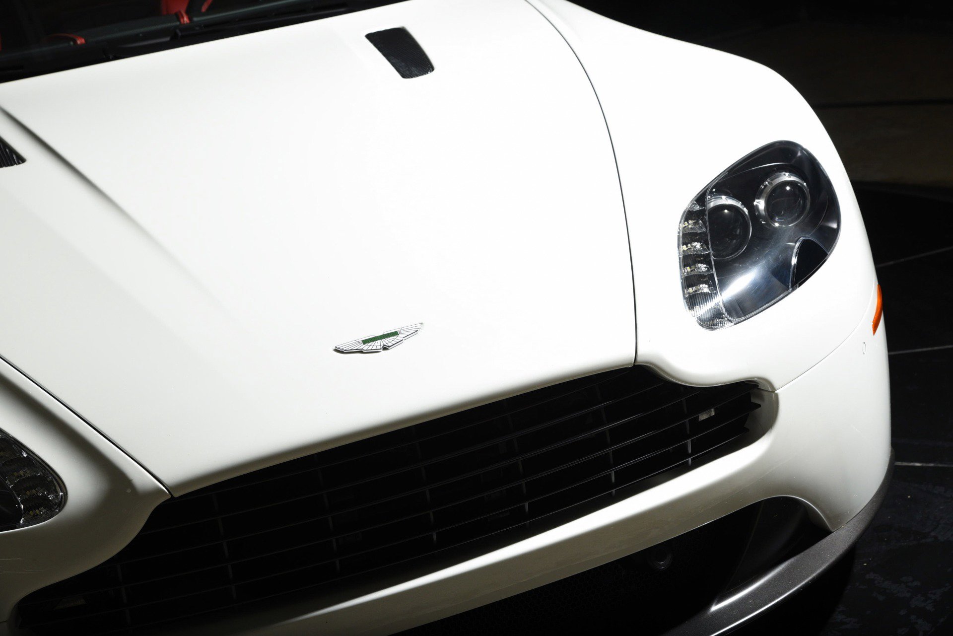 Used 2013 Aston Martin V8 Vantage Coupe image 32
