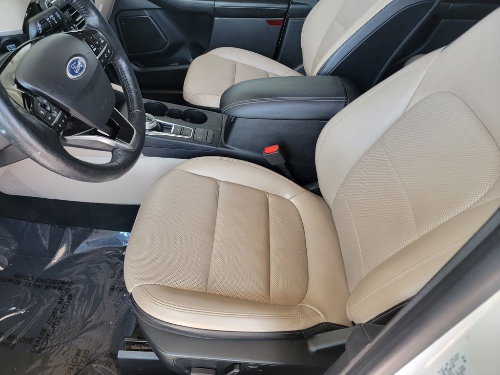 Used 2021 Ford Escape SEL w/ Technology Package image 9