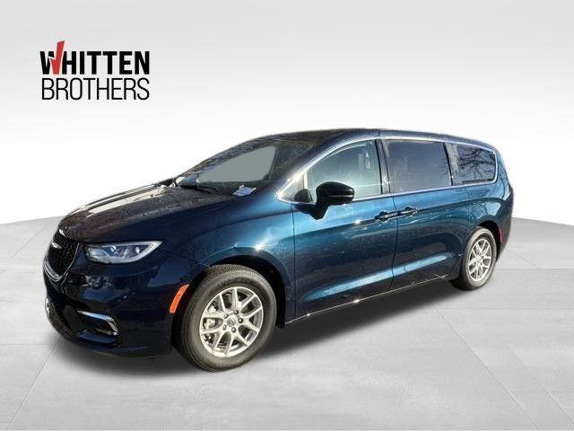 Used 2024 Chrysler Pacifica Touring-L image 1