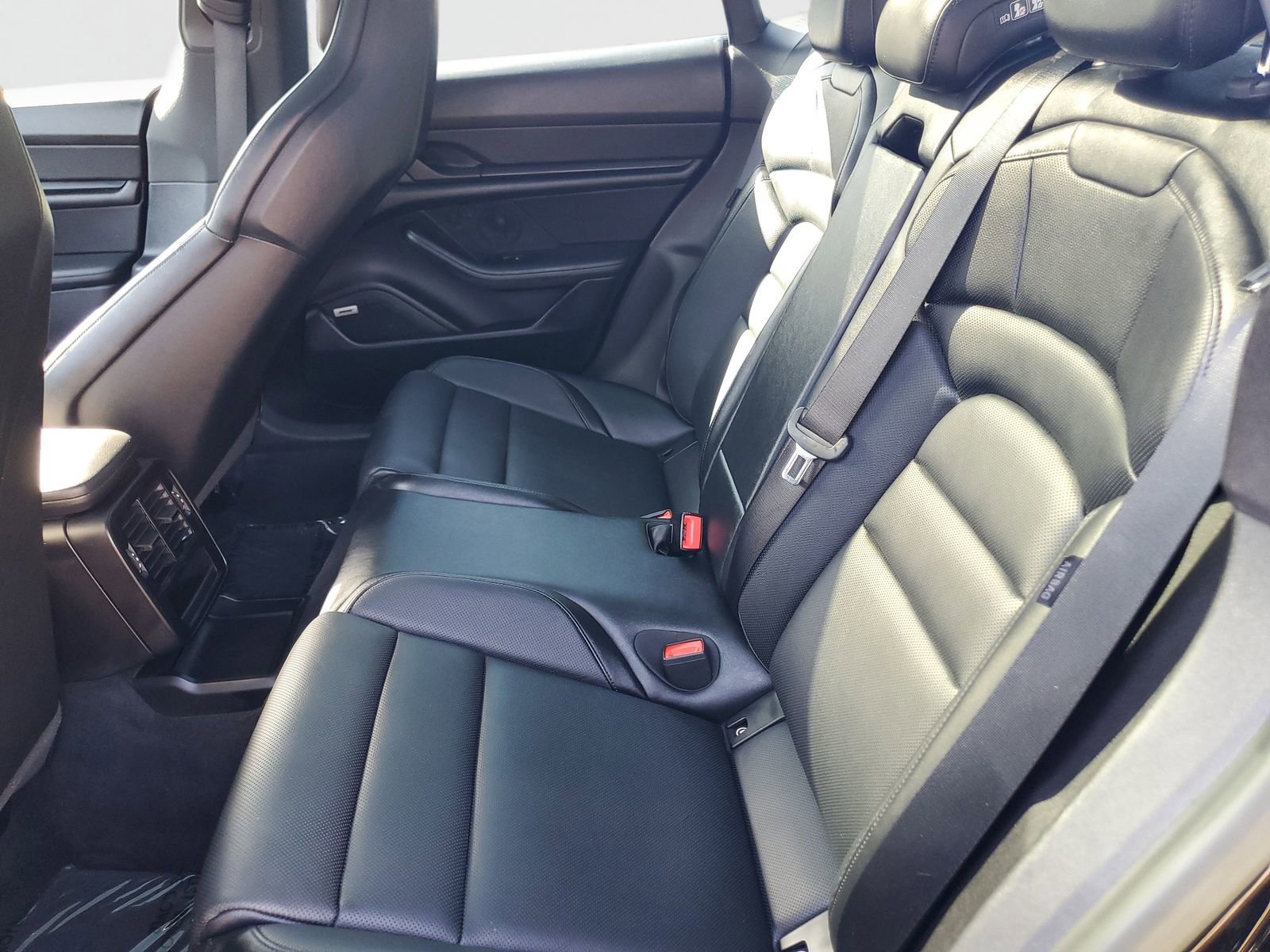 Used 2022 Porsche Taycan image 14