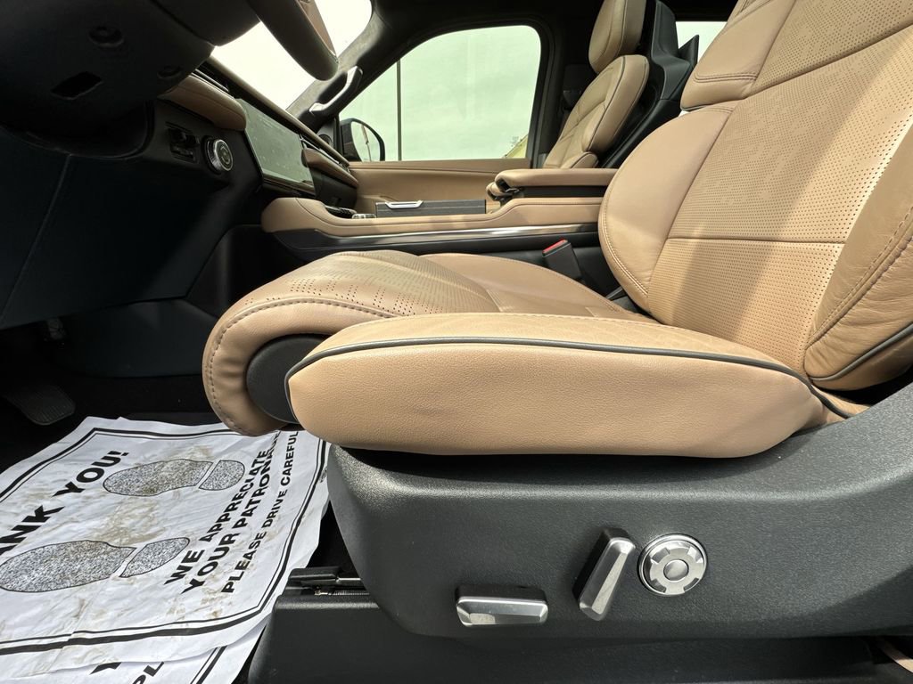 Used 2025 Lincoln Navigator Black Label image 12
