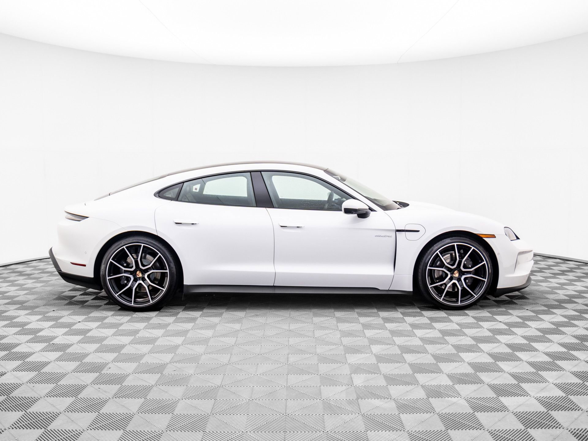 New 2025 Porsche Taycan image 8