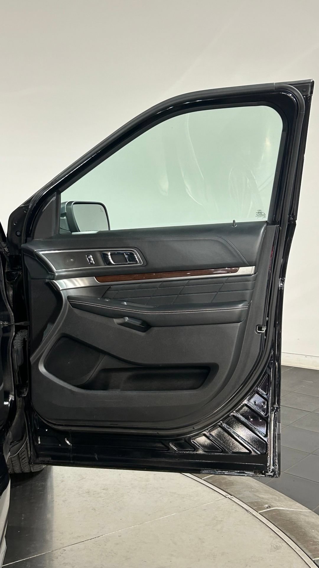 Used 2017 Ford Explorer Platinum AWD/4WD image 61