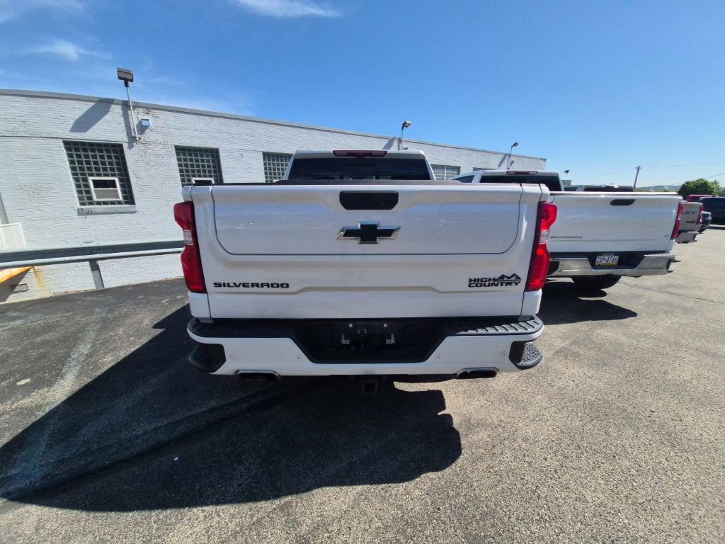 Used 2024 Chevrolet Silverado 1500 High Country w/ High Country Premium Package AWD/4WD image 6