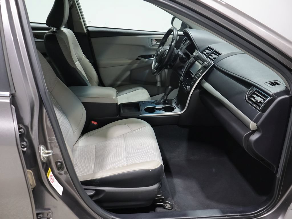 Used 2015 Toyota Camry SE FWD image 21
