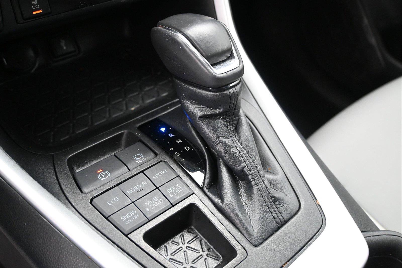 Used 2022 Toyota RAV4 XLE Premium AWD/4WD image 6