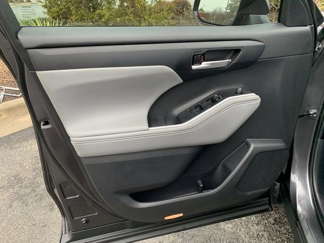 Certified 2024 Toyota Highlander XLE image 17