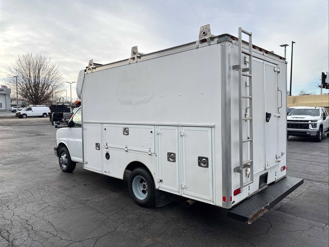 Used 2017 GMC Savana 3500 image 5