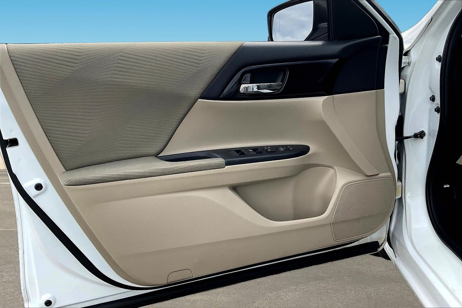 Used 2016 Honda Accord LX image 19