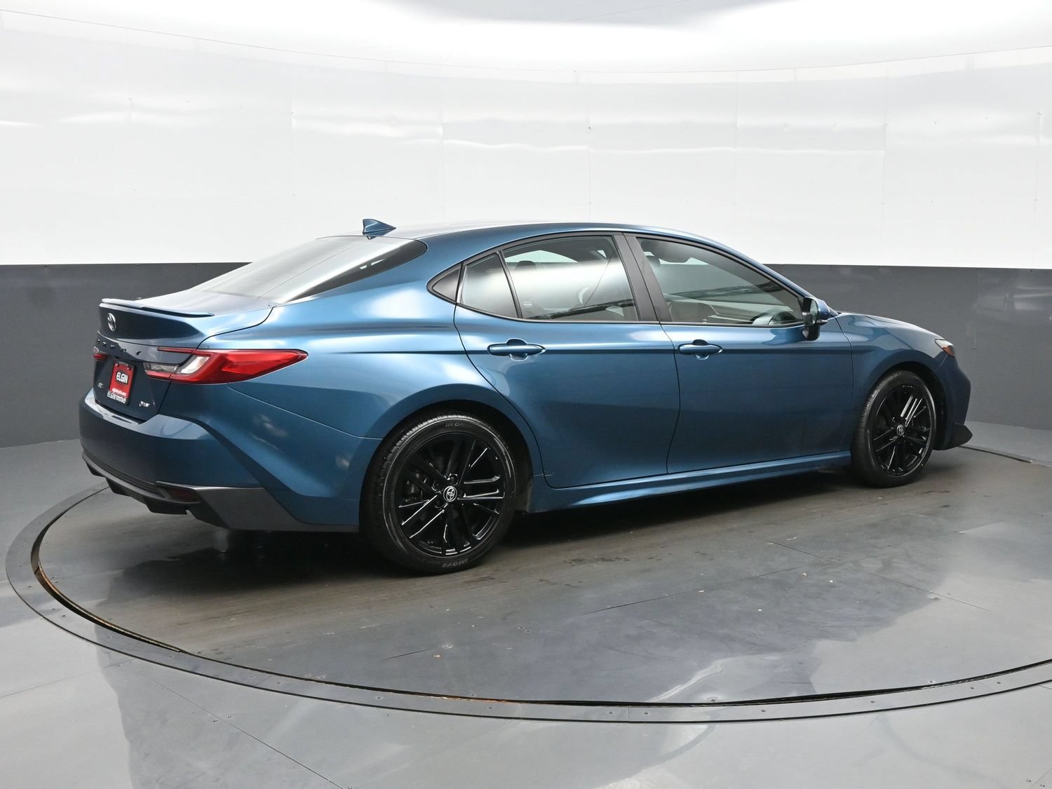 Used 2025 Toyota Camry SE FWD image 6