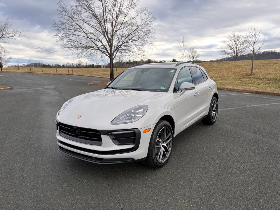 Certified 2026 Porsche Macan image 1