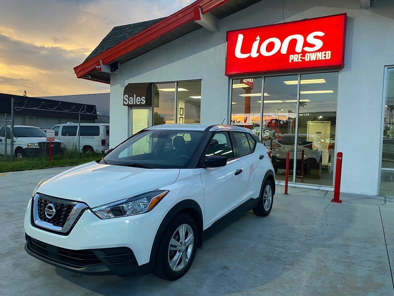 Used 2020 Nissan Kicks S FWD image 2