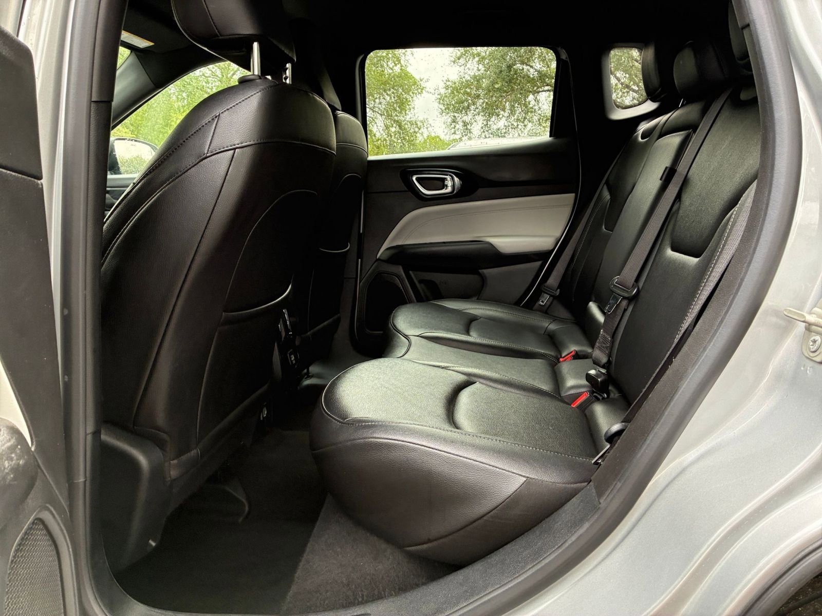 Used 2025 Jeep Compass Limited image 25