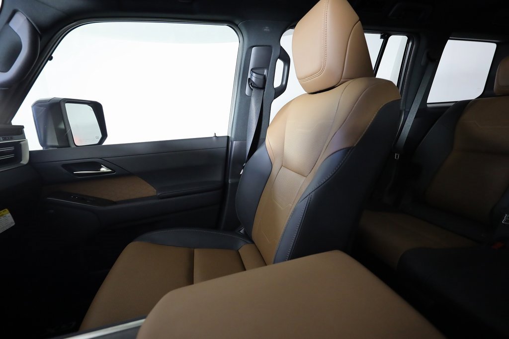 Used 2025 Lexus GX 550 w/ Accessory Package (2T) image 49