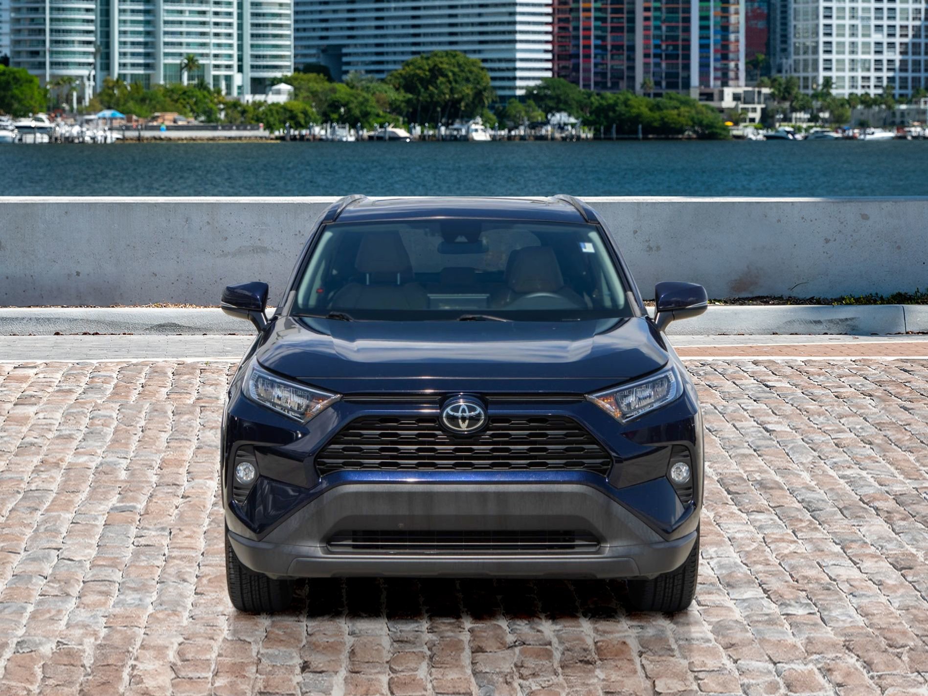 Used 2021 Toyota RAV4 XLE Premium image 2