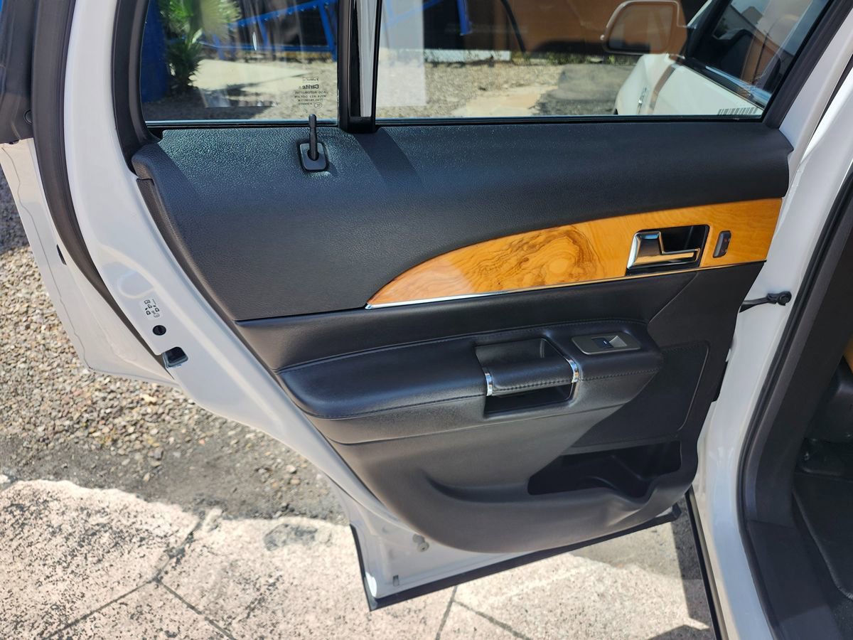 Used 2015 Lincoln MKX FWD w/ Equipment Group 101A image 16
