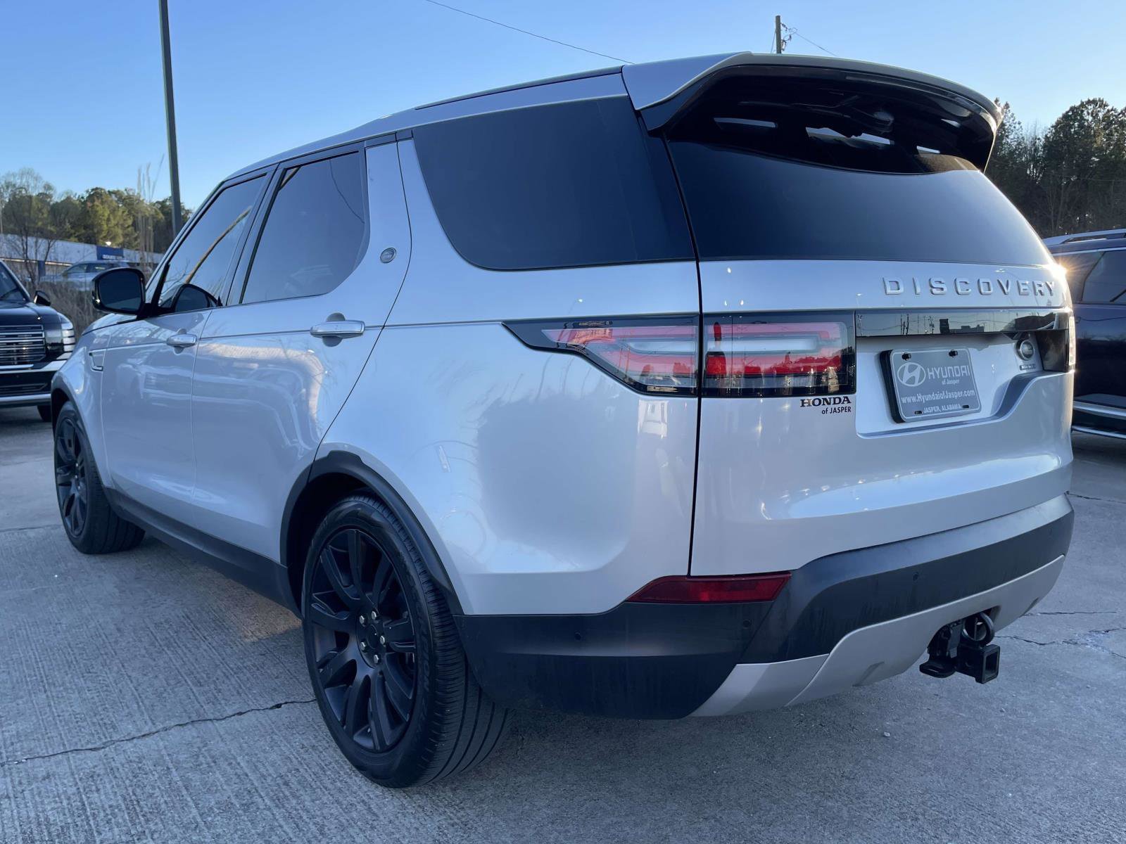 Used 2017 Land Rover Discovery HSE Luxury image 4
