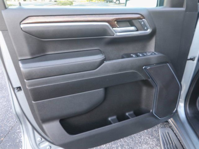 Used 2024 GMC Sierra 1500 SLE image 14