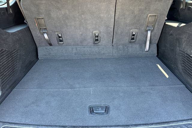 Used 2022 Chevrolet Suburban LT AWD/4WD image 17