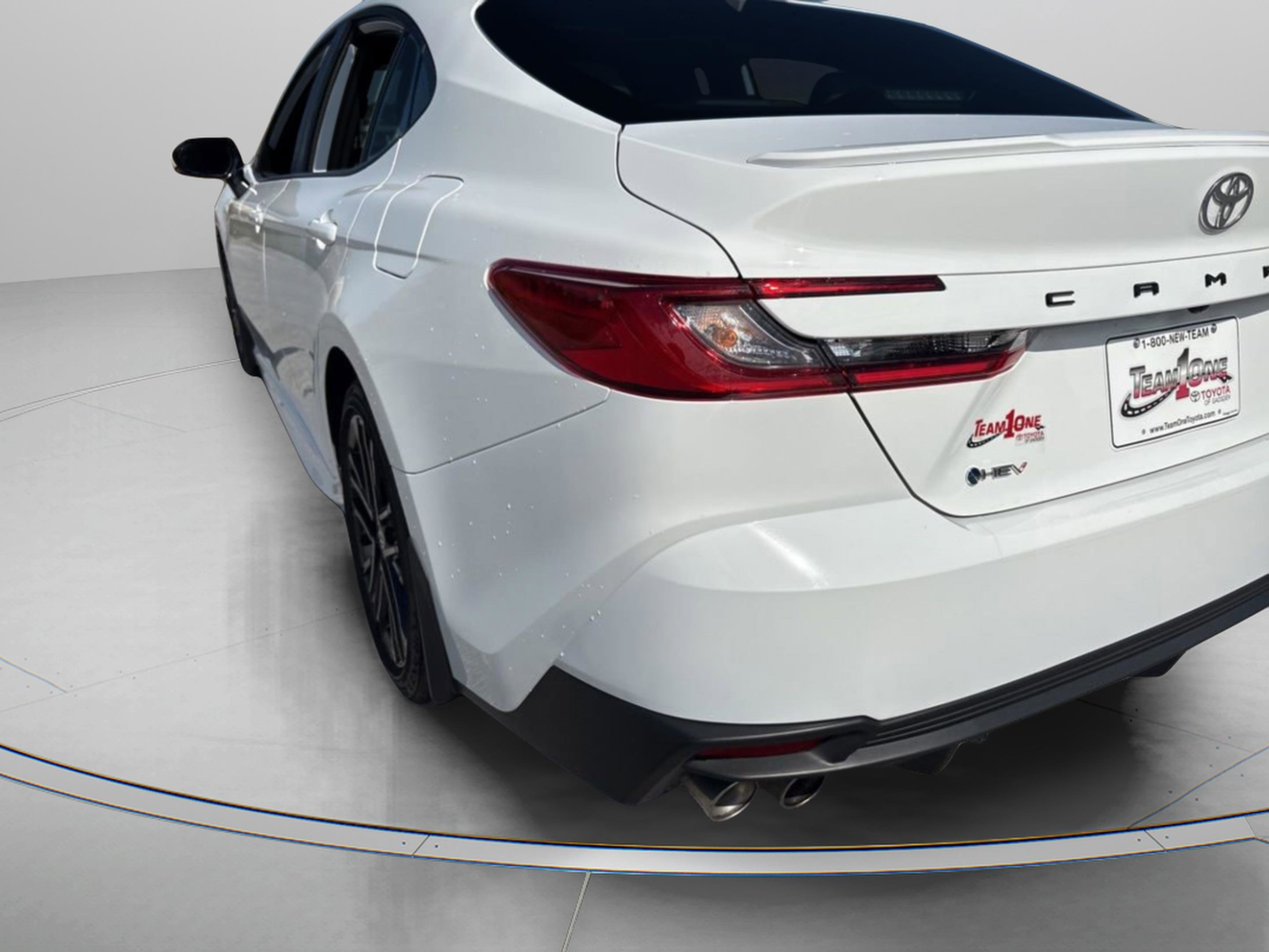 Used 2025 Toyota Camry SE image 9