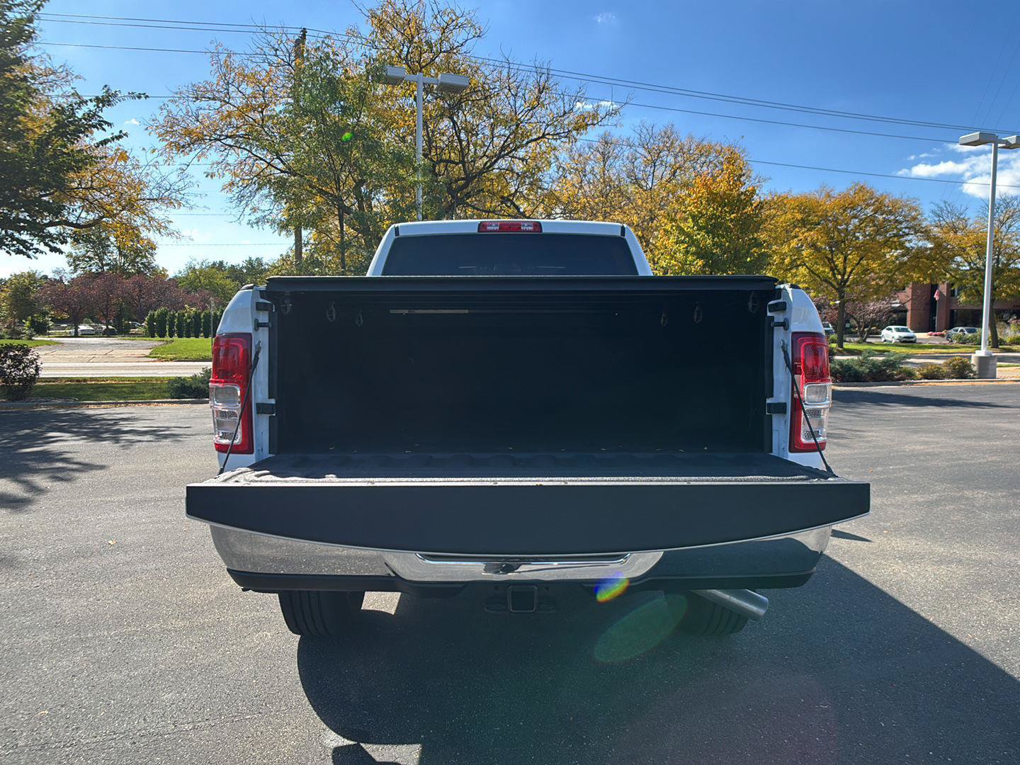 Used 2024 RAM 3500 Tradesman w/ Chrome Appearance Group AWD/4WD image 17