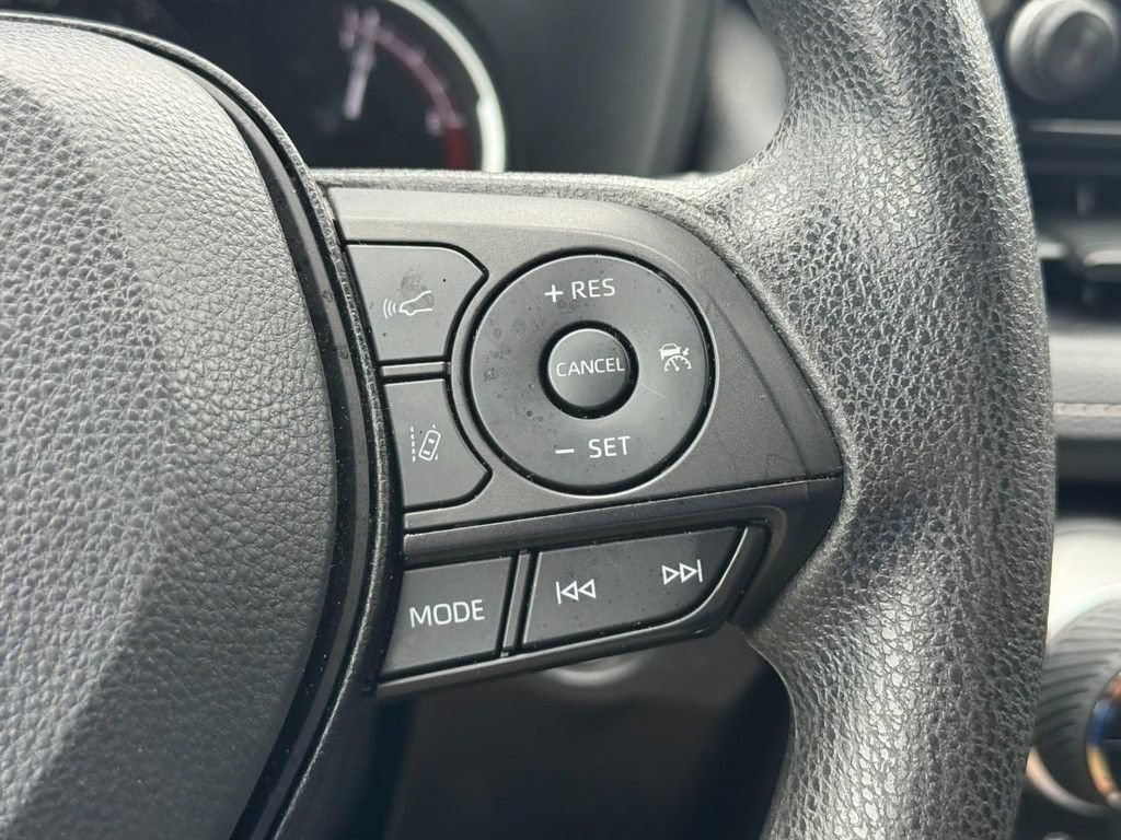 Used 2025 Toyota RAV4 XLE AWD/4WD image 27