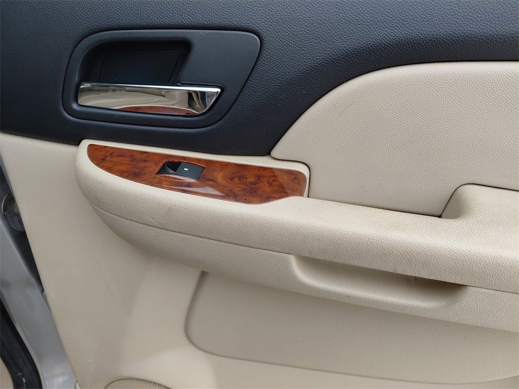 Used 2008 Chevrolet Suburban LT w/ LT Preferred Equipment Group image 21