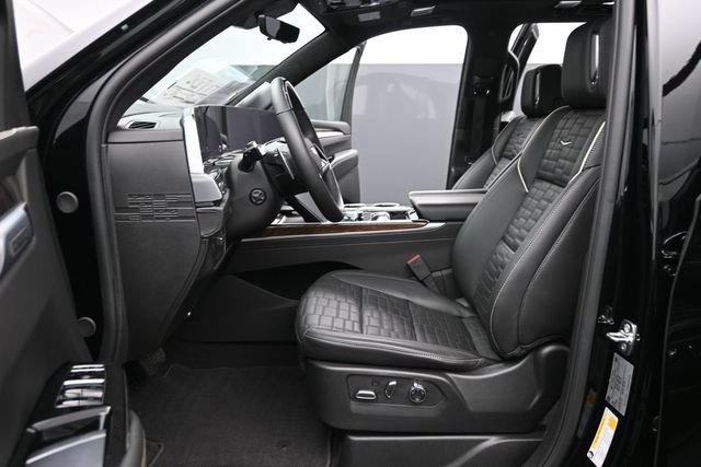 Certified 2026 Cadillac Escalade Platinum Sport w/ LPO, ONYX Package AWD/4WD image 10