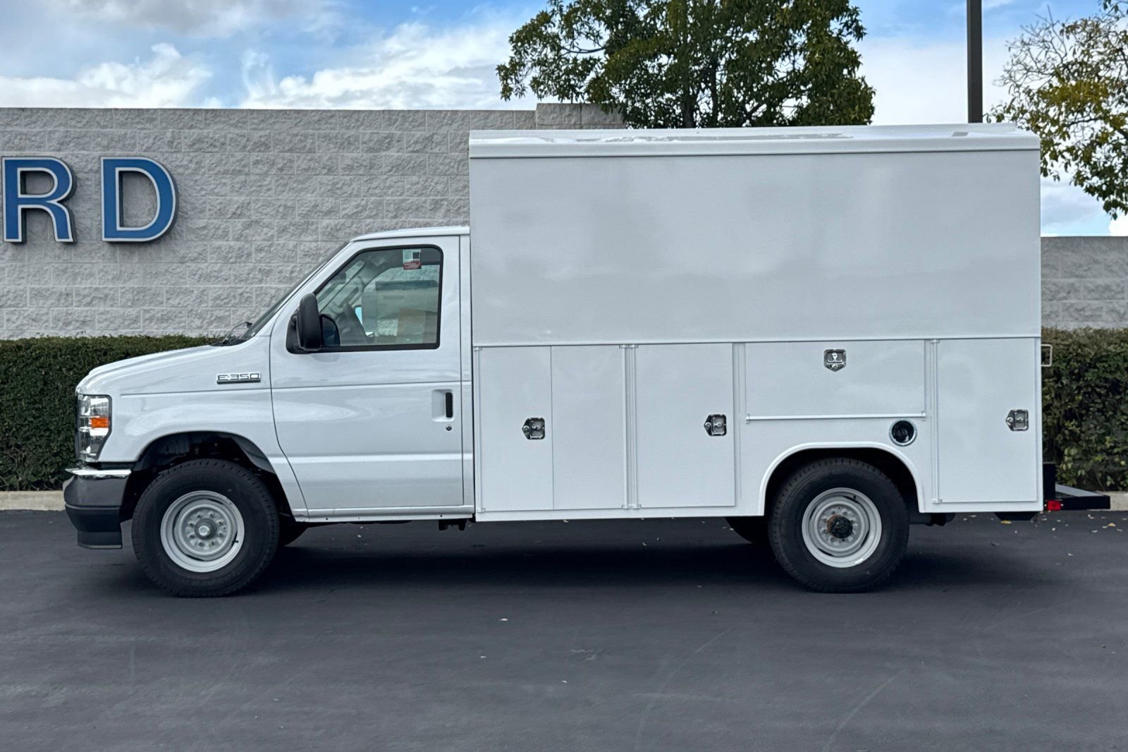 New 2026 Ford E-350 and Econoline 350 Super Duty w/ Power Equipment Group image 7