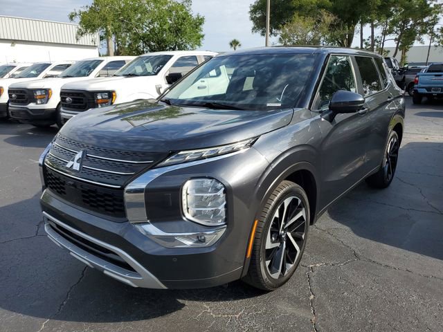 Used 2024 Mitsubishi Outlander SE AWD/4WD image 2