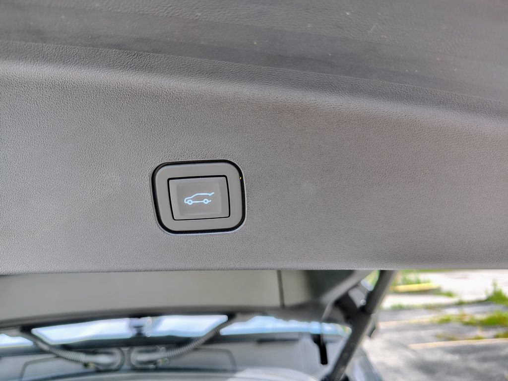 New 2027 Cadillac Vistiq Premium Luxury w/ LPO, Floor Liner Package AWD/4WD image 18
