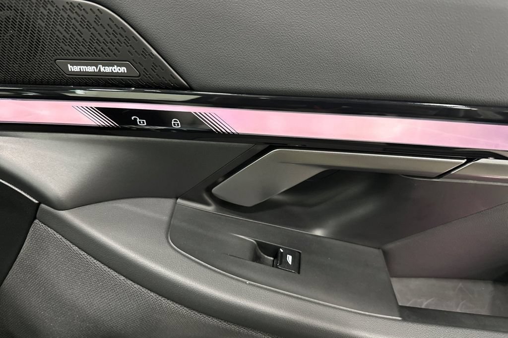 Used 2024 BMW i5 eDrive40i w/ Premium Package RWD image 19