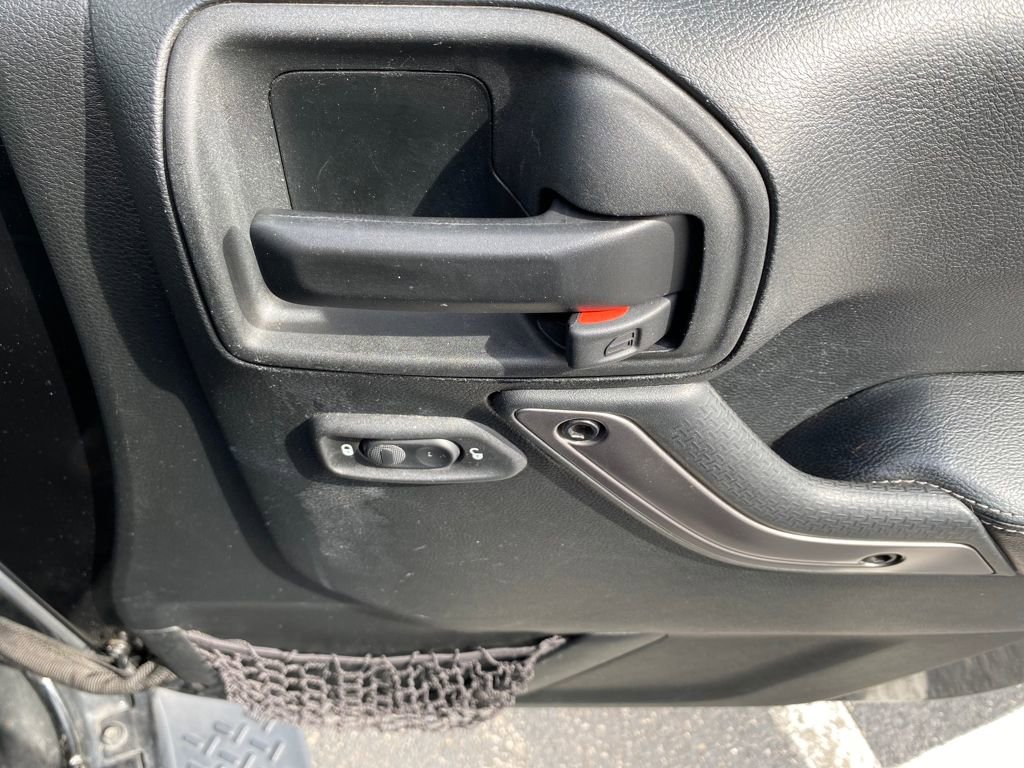 Used 2018 Jeep Wrangler Unlimited Sahara AWD/4WD image 10