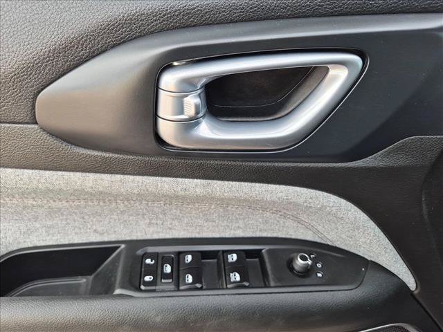 Used 2023 Jeep Compass Latitude AWD/4WD image 26