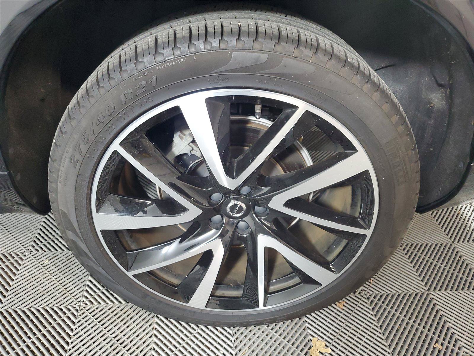 Certified 2025 Volvo XC90 B5 Plus w/ Protection Package AWD/4WD image 10
