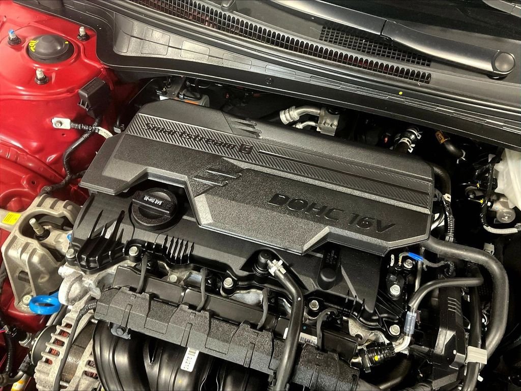 Certified 2025 Hyundai Elantra Limited FWD image 35