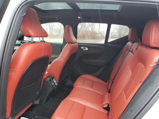 Used 2019 Volvo XC40 T4 Inscription FWD image 13