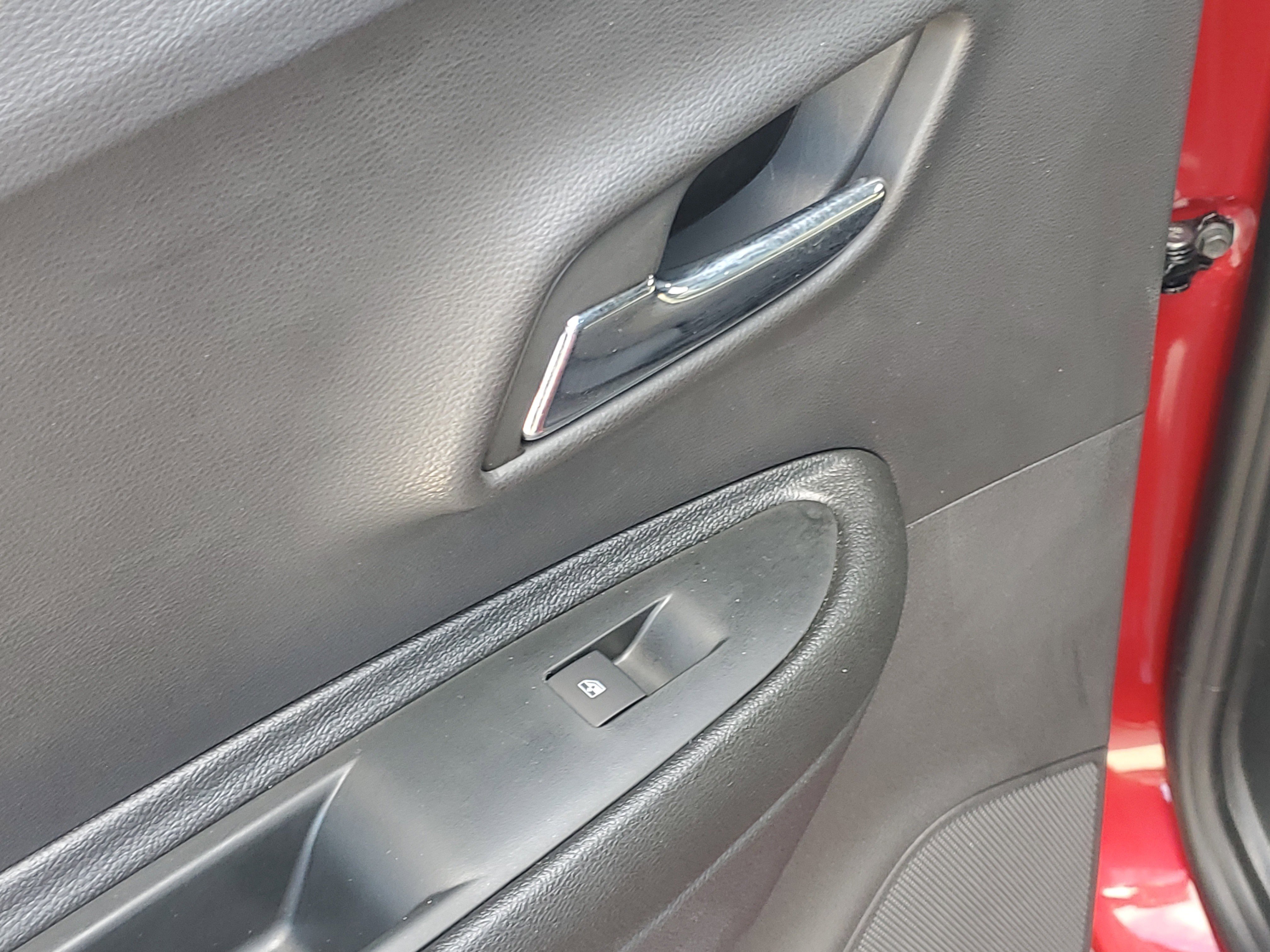 Used 2020 Chevrolet Trax Premier FWD image 12