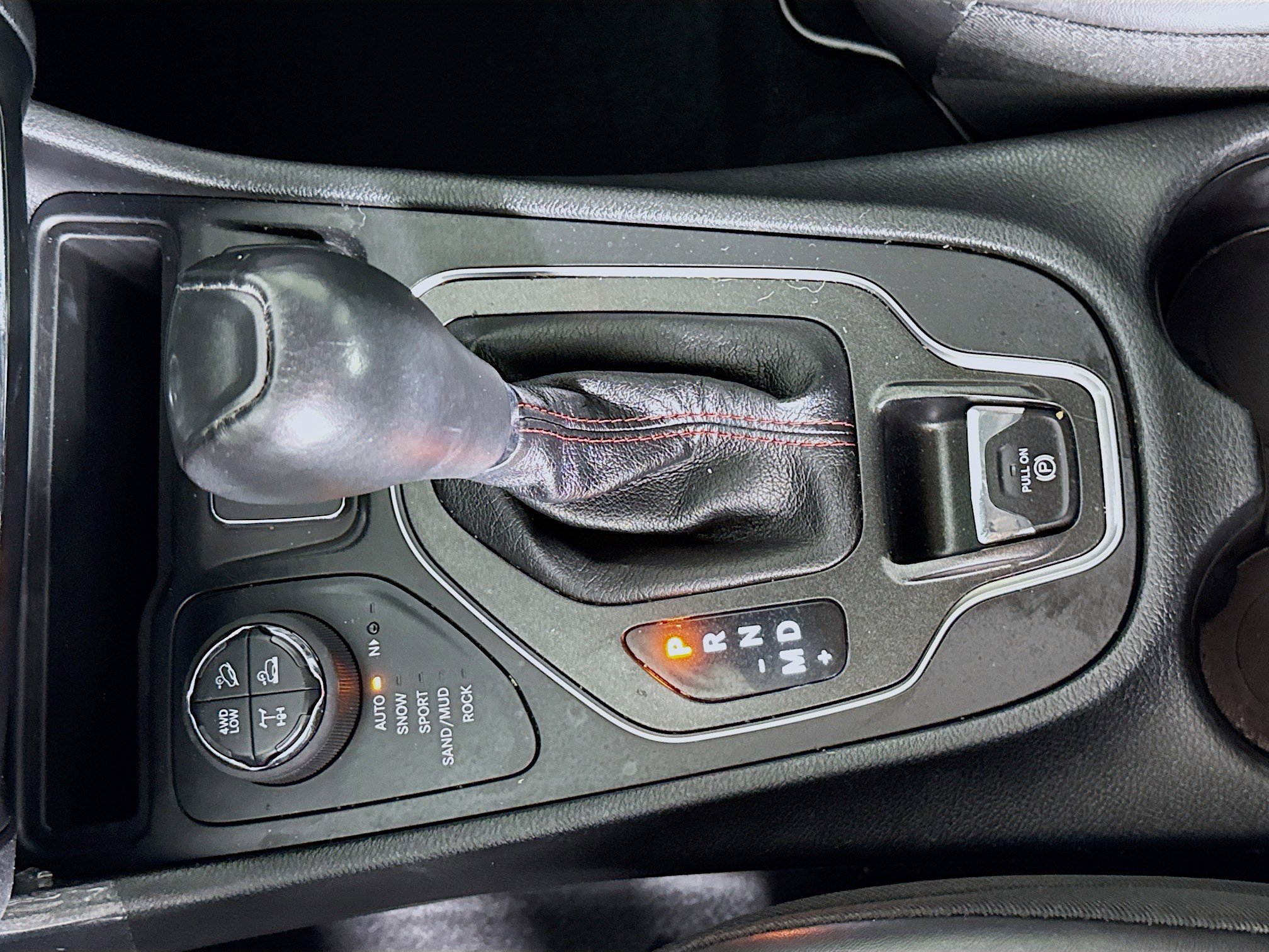 Used 2022 Jeep Cherokee Trailhawk AWD/4WD image 19